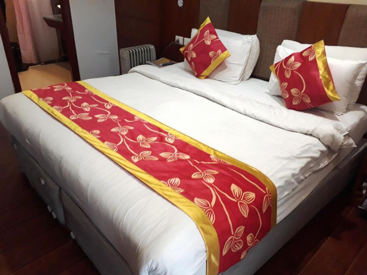 Airport Hotel Golden Bliss Near Delhi Airport Ню Делхи Екстериор снимка