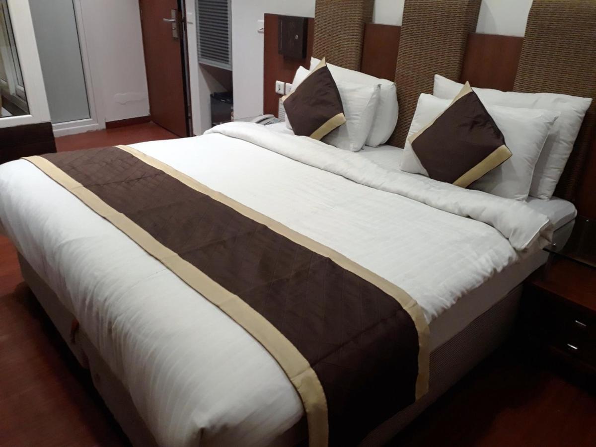 Airport Hotel Golden Bliss Near Delhi Airport Ню Делхи Екстериор снимка