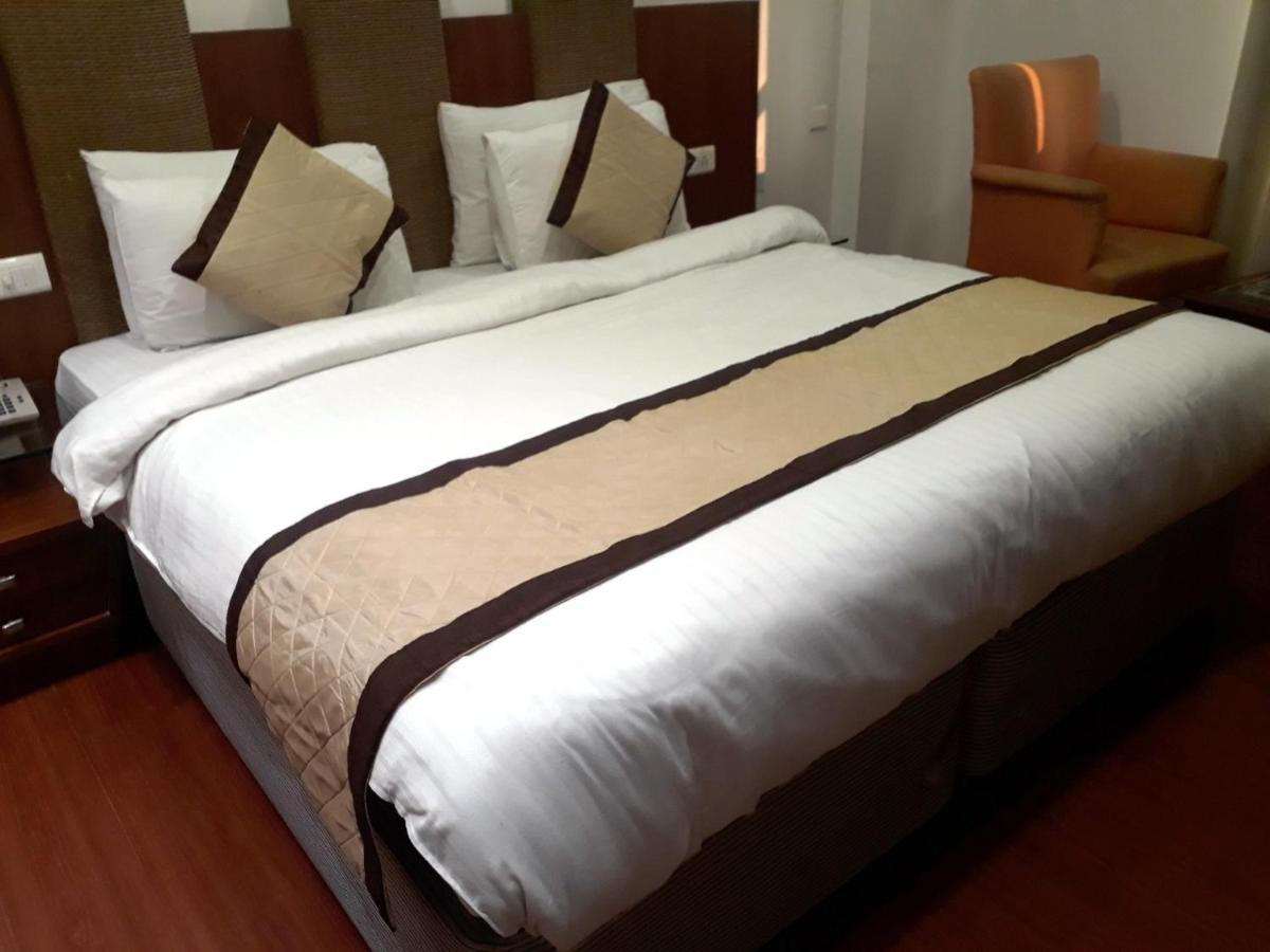 Airport Hotel Golden Bliss Near Delhi Airport Ню Делхи Екстериор снимка