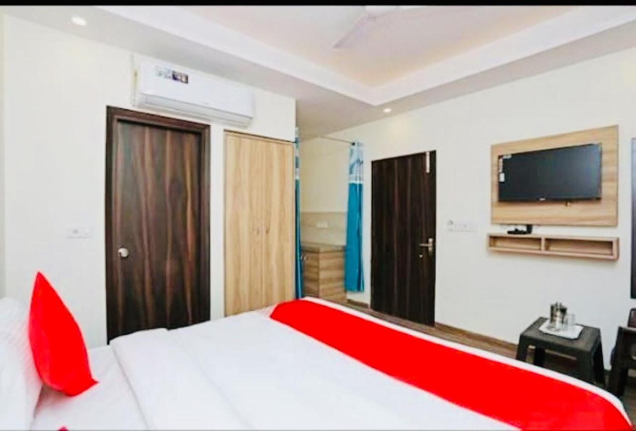 Airport Hotel Golden Bliss Near Delhi Airport Ню Делхи Екстериор снимка