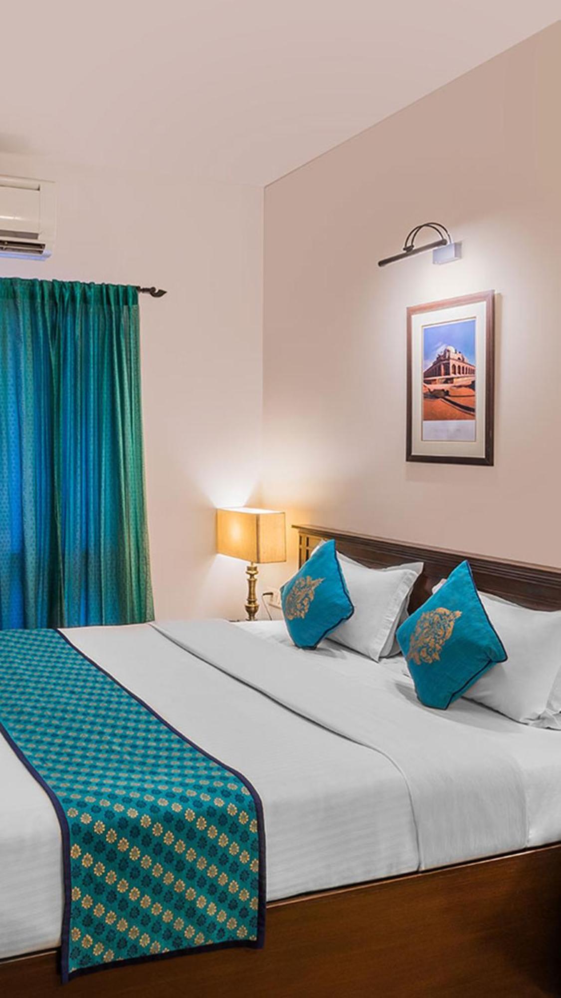Airport Hotel Golden Bliss Near Delhi Airport Ню Делхи Екстериор снимка