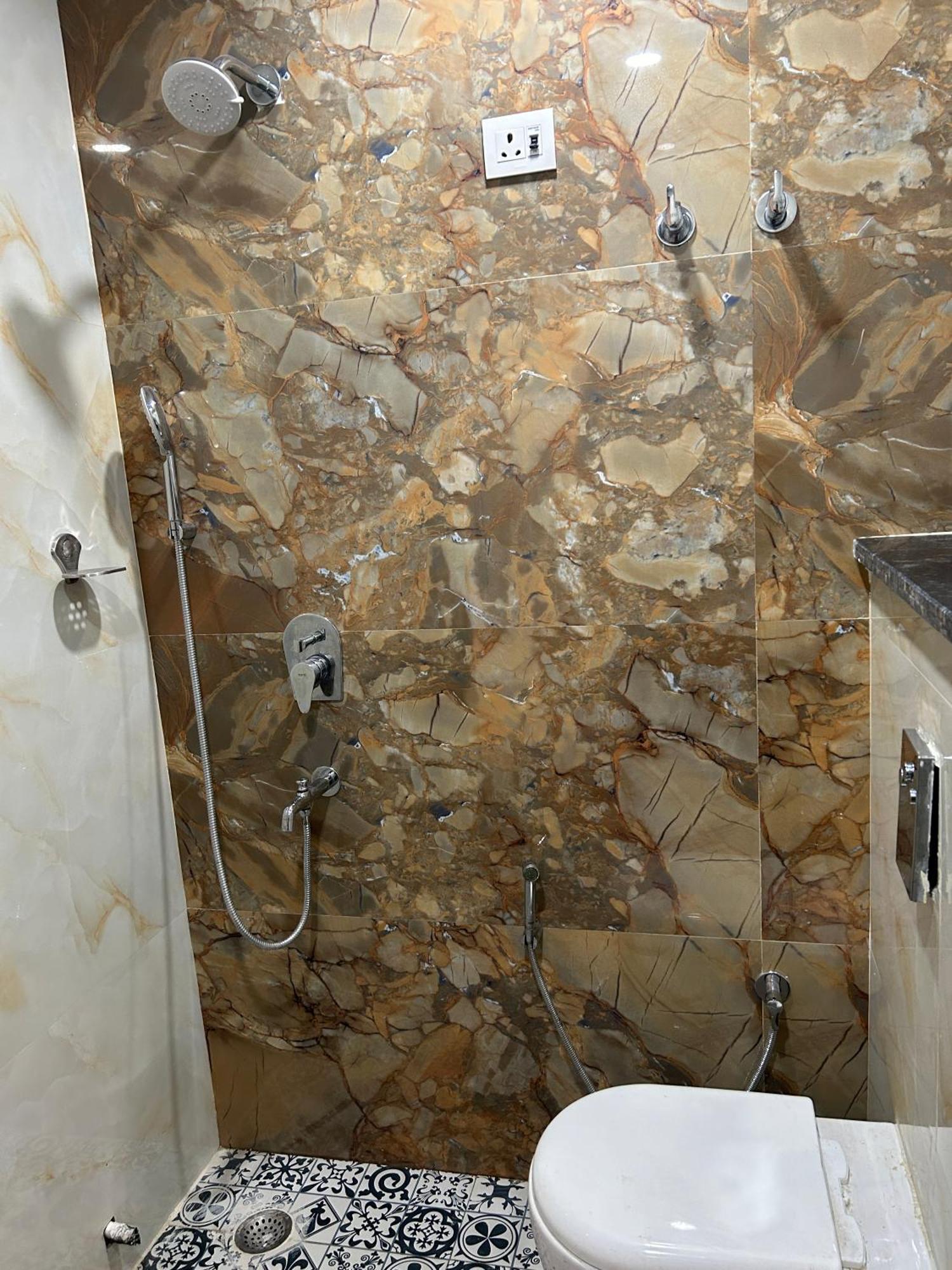 Airport Hotel Golden Bliss Near Delhi Airport Ню Делхи Екстериор снимка