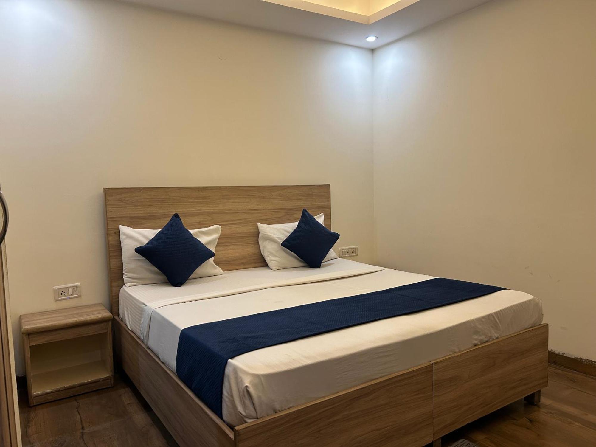 Airport Hotel Golden Bliss Near Delhi Airport Ню Делхи Екстериор снимка