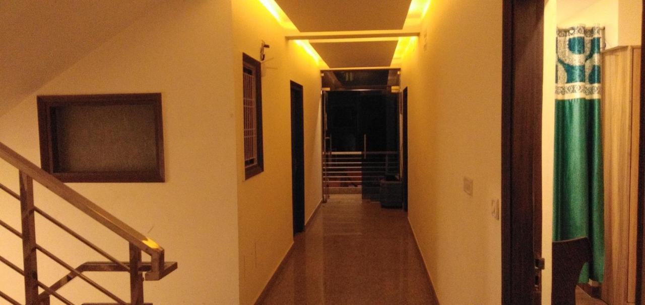 Airport Hotel Golden Bliss Near Delhi Airport Ню Делхи Екстериор снимка
